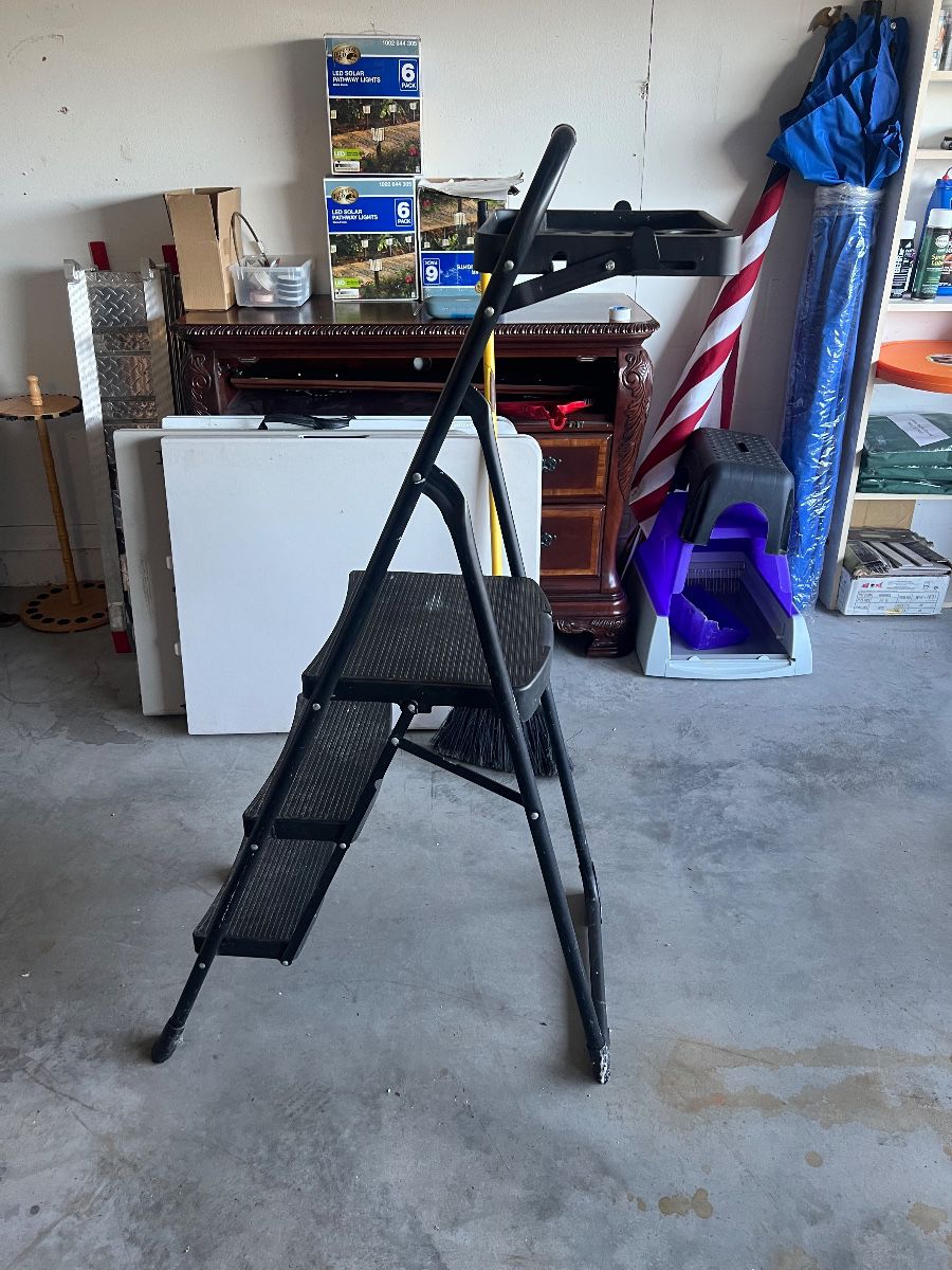 Atlas St Petersburg Sale Tons of Jewelry, Longaberger, Jadeite,Uranium Glass More!