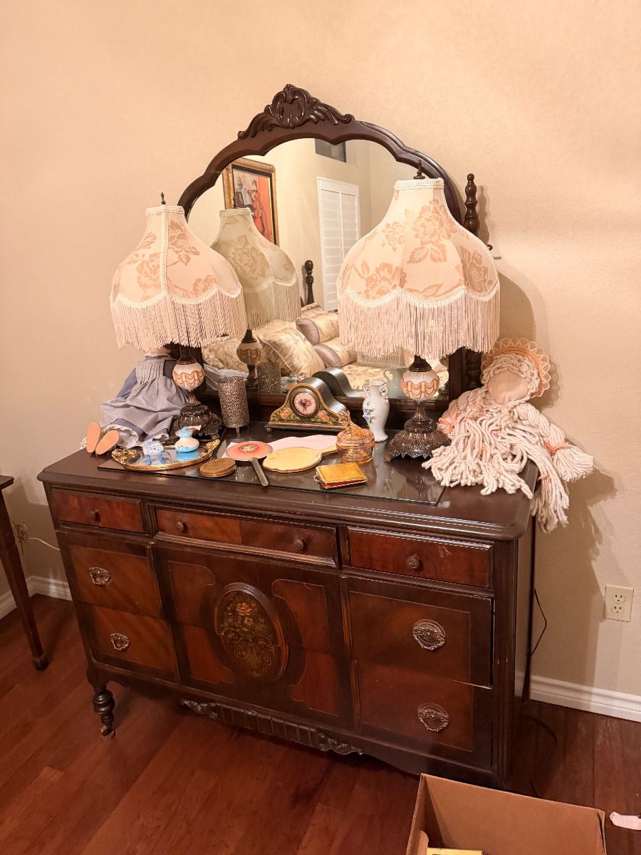 James Major Estate Sales requests your presence at this Elegant Affair Estate Sale in Arlington, Tx