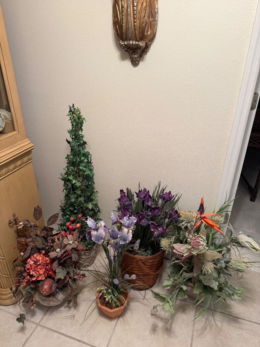 Tons of Great Stuff, household, holiday decorations, Collectibles…. Brighton Jewelry.!!!