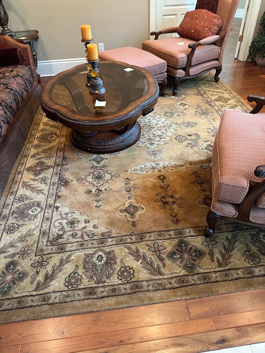 Living Room Furniture & Area Rug Lot