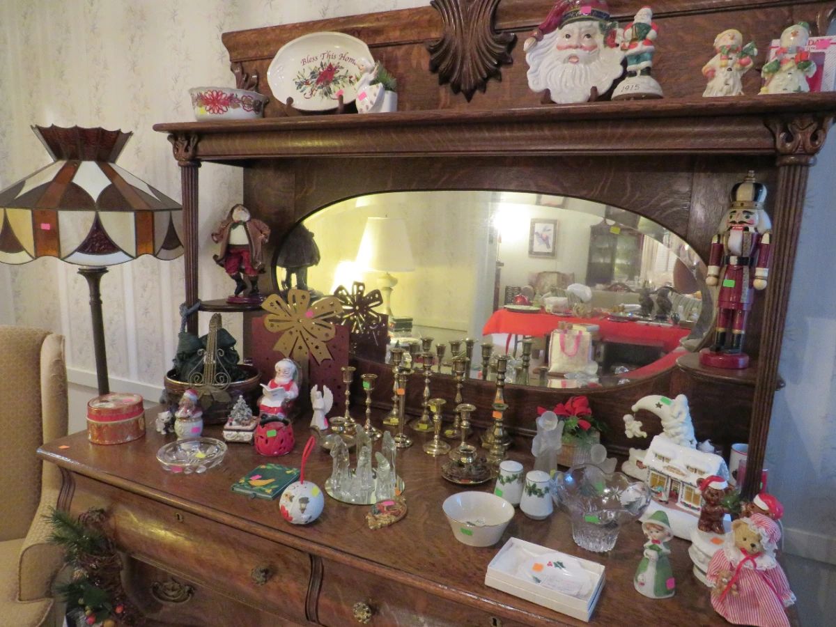 LARGE MOSS POINT HOME SAME FAMILY SINCE 1958