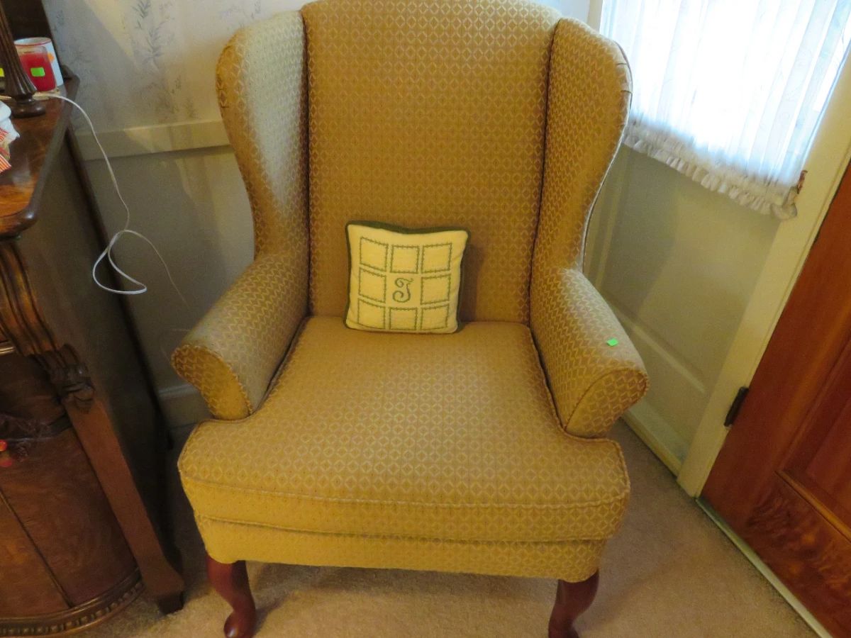 LARGE MOSS POINT HOME SAME FAMILY SINCE 1958
