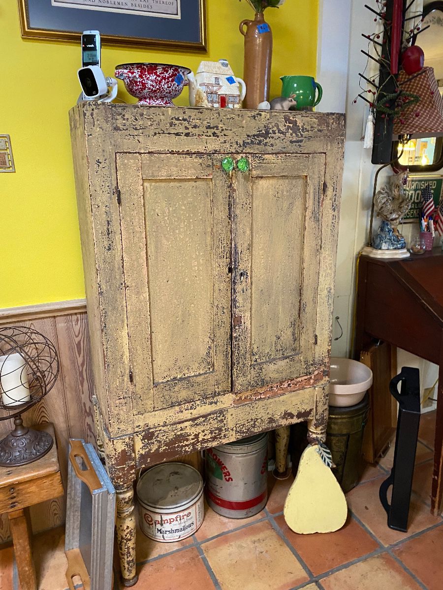 EILEEN’s TREASURES  Former ANTIQUE DEALER