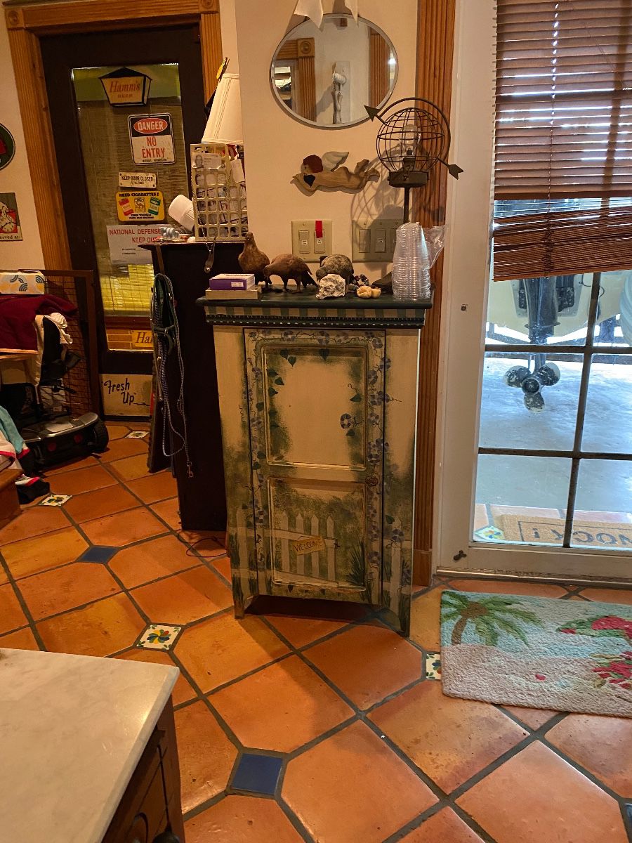 EILEEN’s TREASURES  Former ANTIQUE DEALER