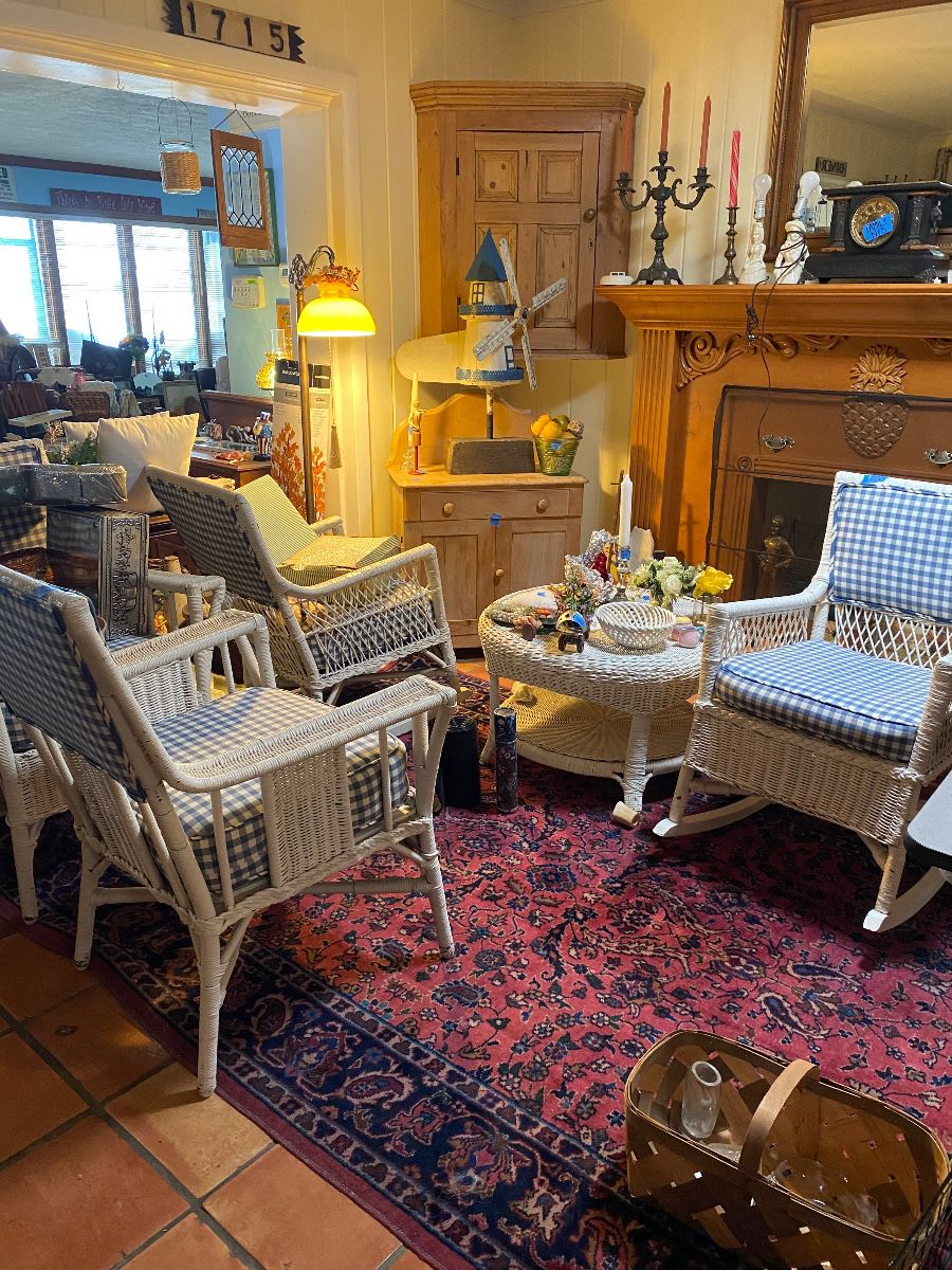 EILEEN’s TREASURES  Former ANTIQUE DEALER