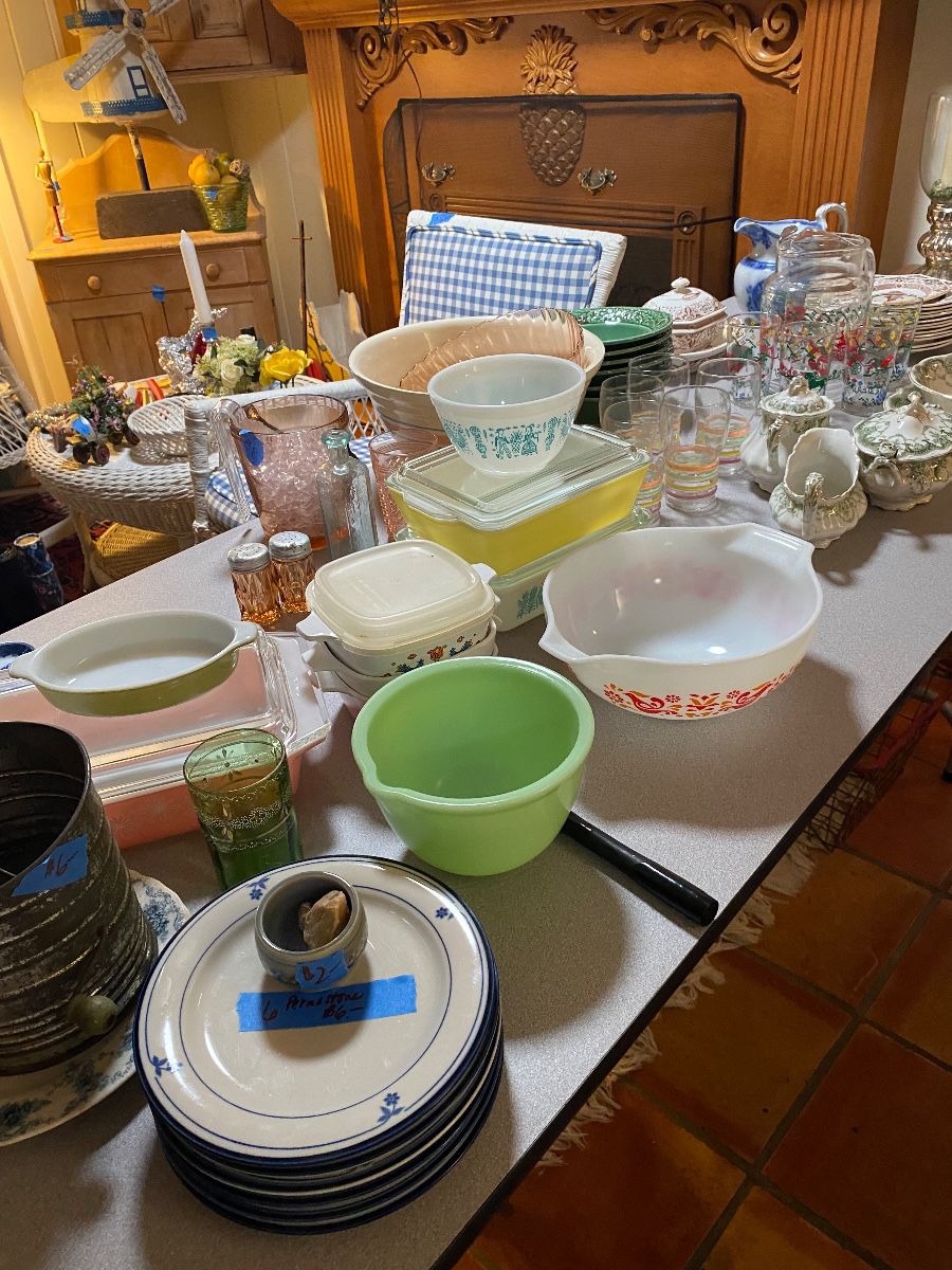 EILEEN’s TREASURES  Former ANTIQUE DEALER