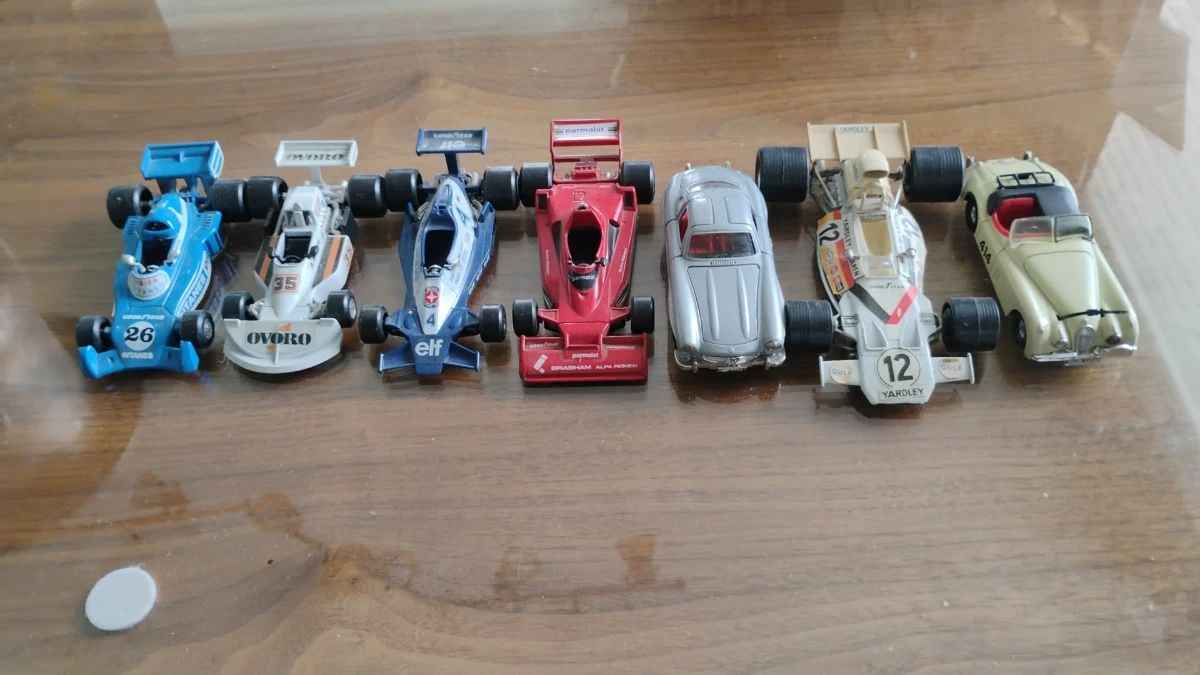 THE DELUXE MAN CAVE; Racing, Porsche, Musical Instruments, High Fashion, WORKSHOP / Massive Garage