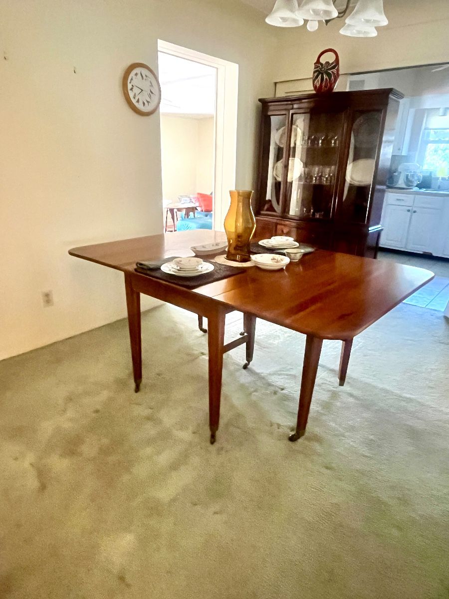 Castaway Has A VERY VINTAGE Sale In St. Petersburg!