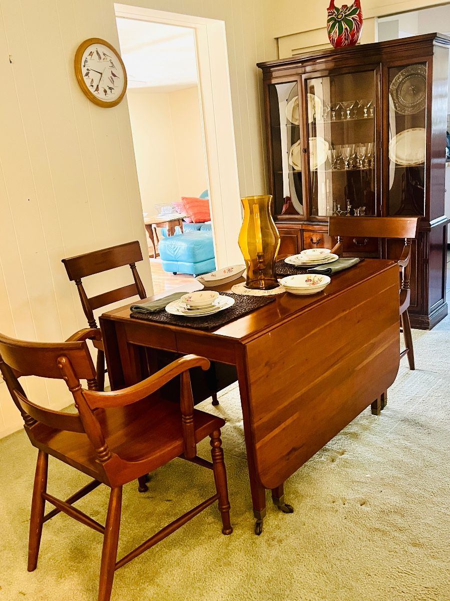 Castaway Has A VERY VINTAGE Sale In St. Petersburg!