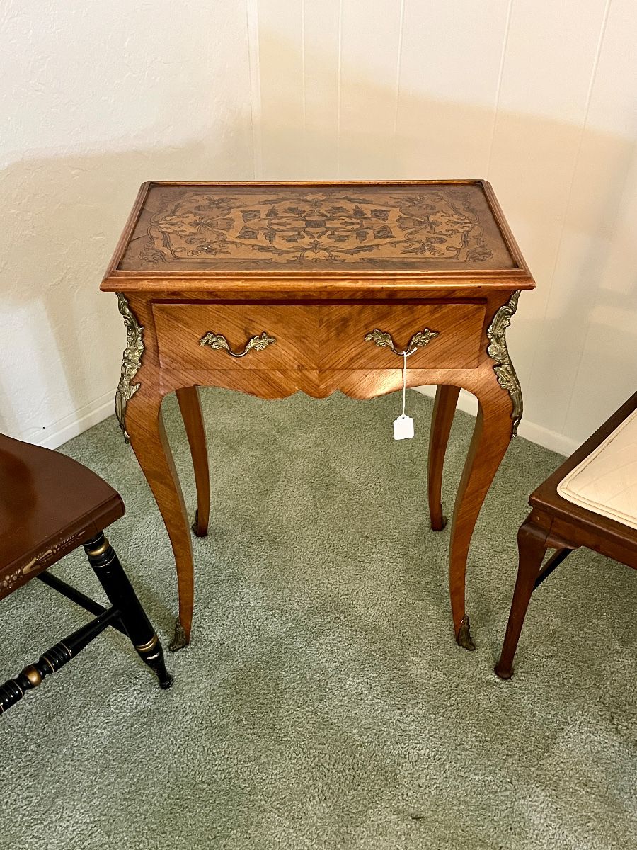 Castaway Has A VERY VINTAGE Sale In St. Petersburg!