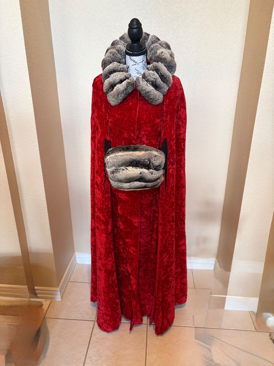 Elegant Entertaining Estate Vtg. Vinyls Electronics, Furs, Women’s Clothing , Crafts