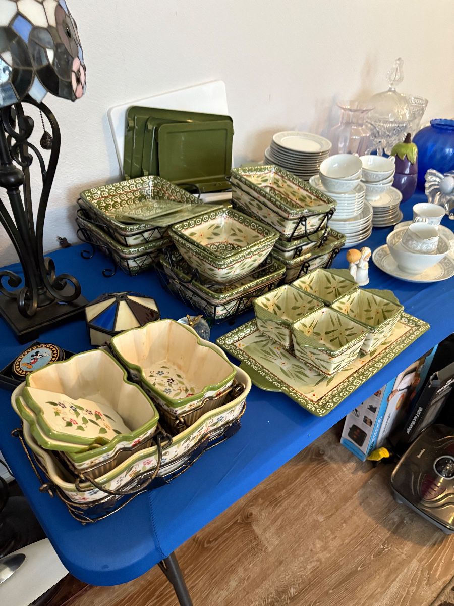 Packed House- Cottage Core, Electronics, Vtg Christmas, Furniture & More!