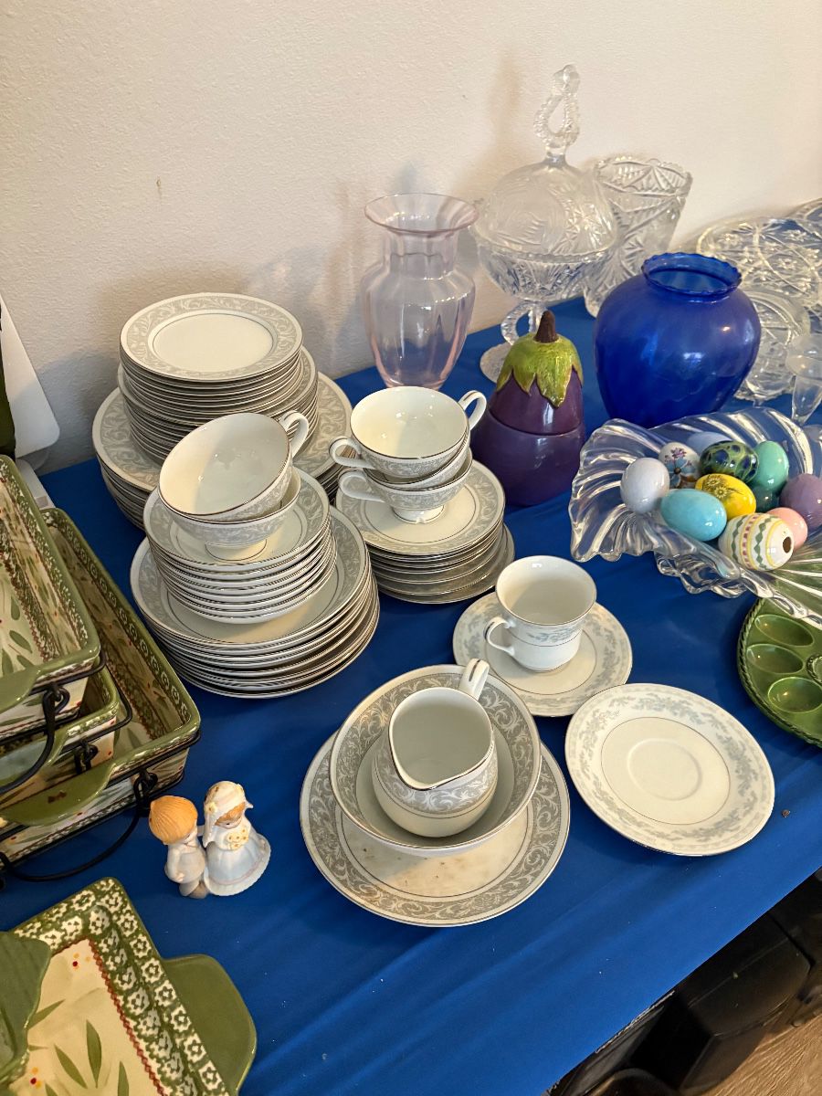 Packed House- Cottage Core, Electronics, Vtg Christmas, Furniture & More!