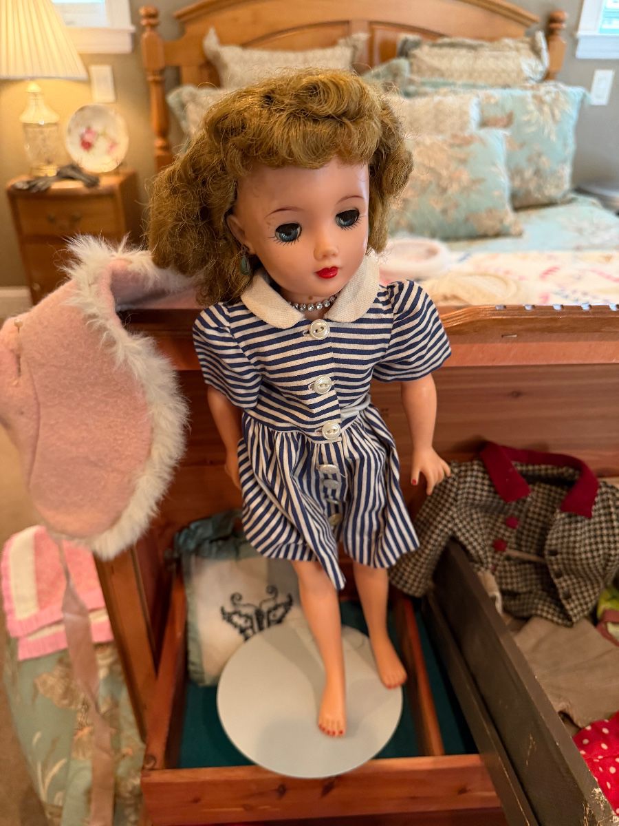 Retro Betties William Sonoma, Quilts and Vintage Galore Estate Sale