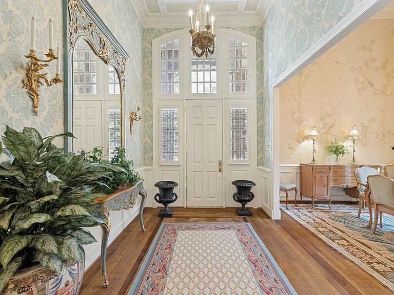 WELCOME TO VERSAILLES OF PLANO Willow Bend Lakes Estate Sale