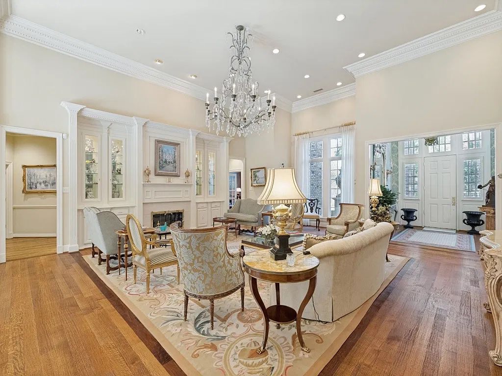 WELCOME TO VERSAILLES OF PLANO Willow Bend Lakes Estate Sale