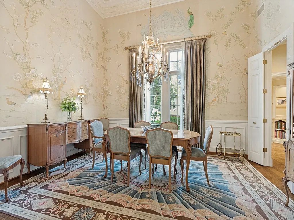 WELCOME TO VERSAILLES OF PLANO Willow Bend Lakes Estate Sale