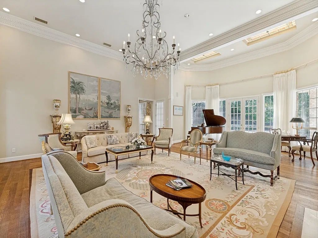 WELCOME TO VERSAILLES OF PLANO Willow Bend Lakes Estate Sale