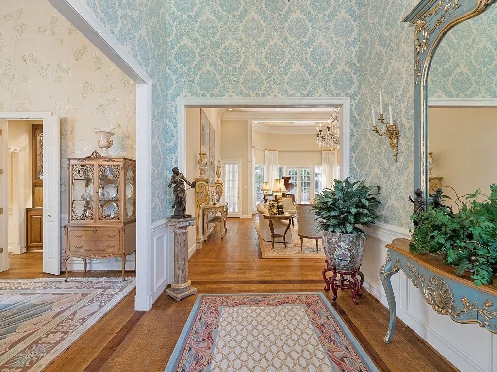 WELCOME TO VERSAILLES OF PLANO Willow Bend Lakes Estate Sale