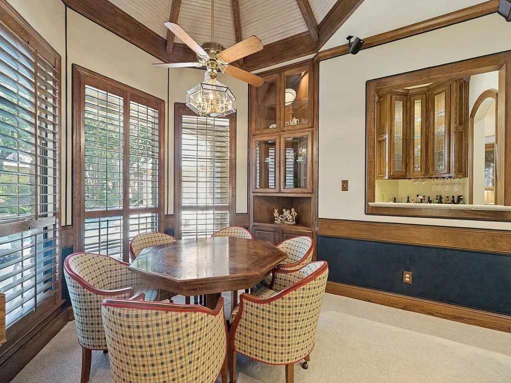 WELCOME TO VERSAILLES OF PLANO Willow Bend Lakes Estate Sale