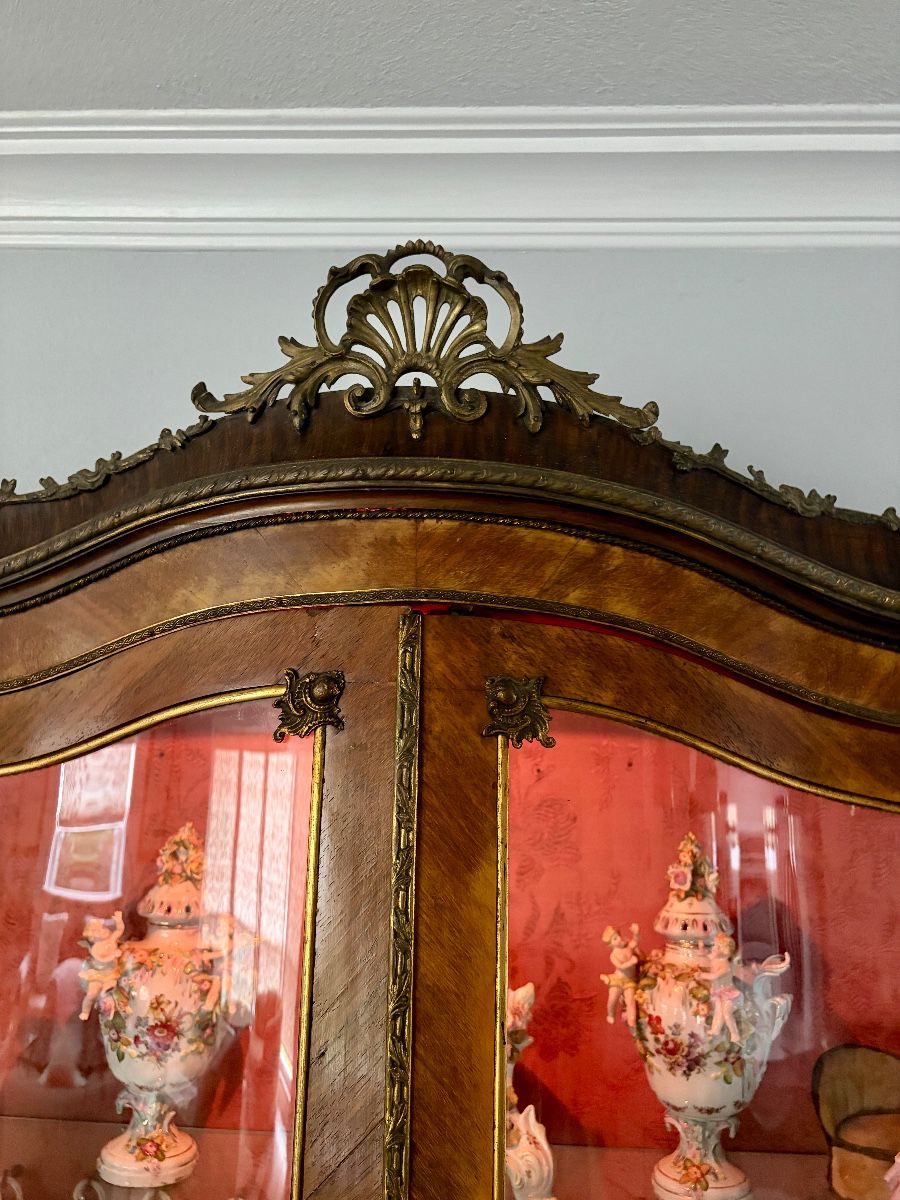 Castaway Has A Stunning St. Petersburg Estate Sale!