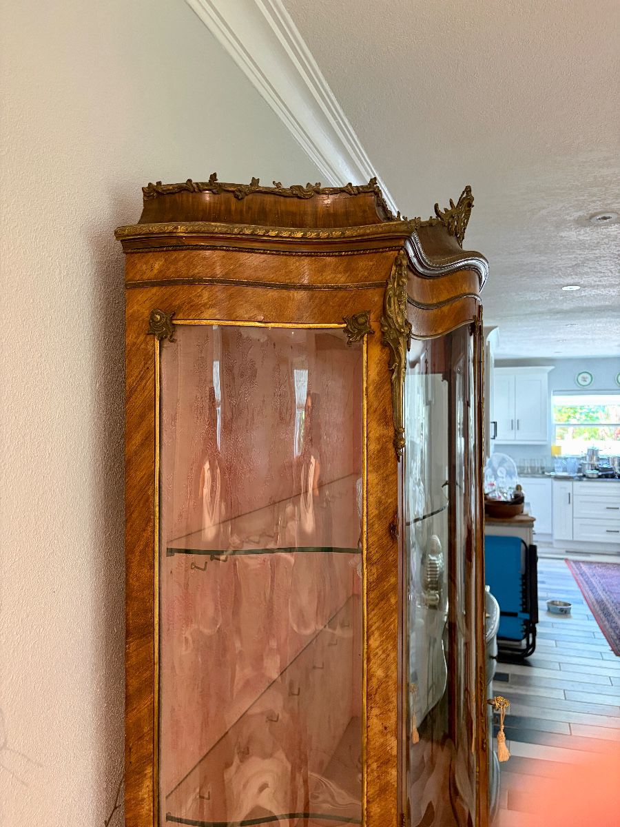 Castaway Has A Stunning St. Petersburg Estate Sale!