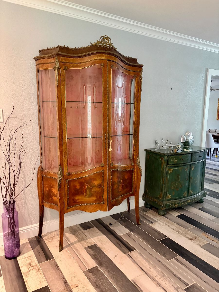 Castaway Has A Stunning St. Petersburg Estate Sale!