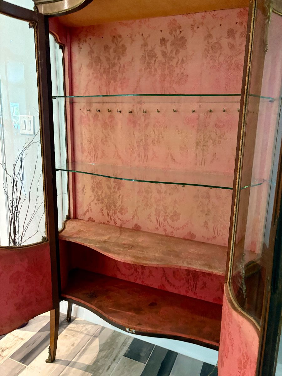 Castaway Has A Stunning St. Petersburg Estate Sale!