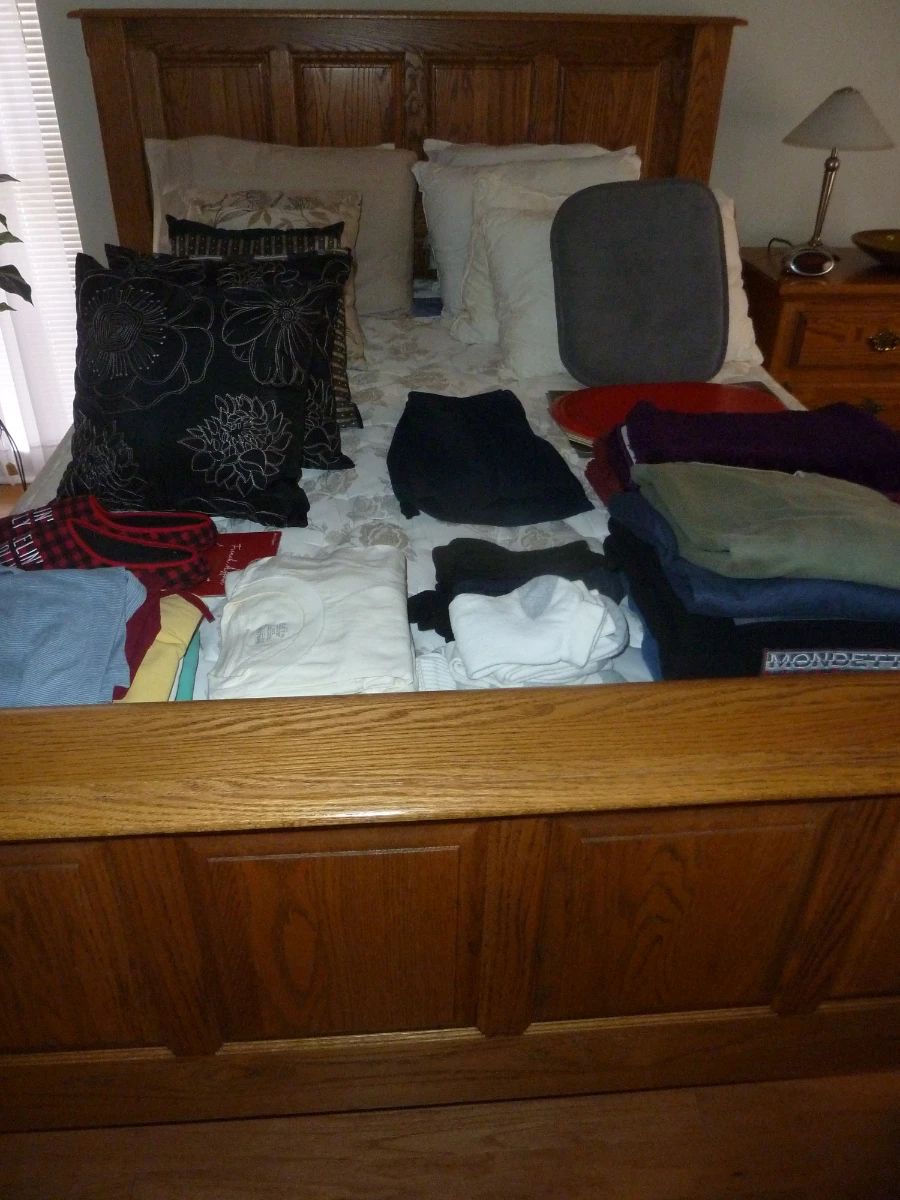 Bedroom Linens & Apparel Assortment