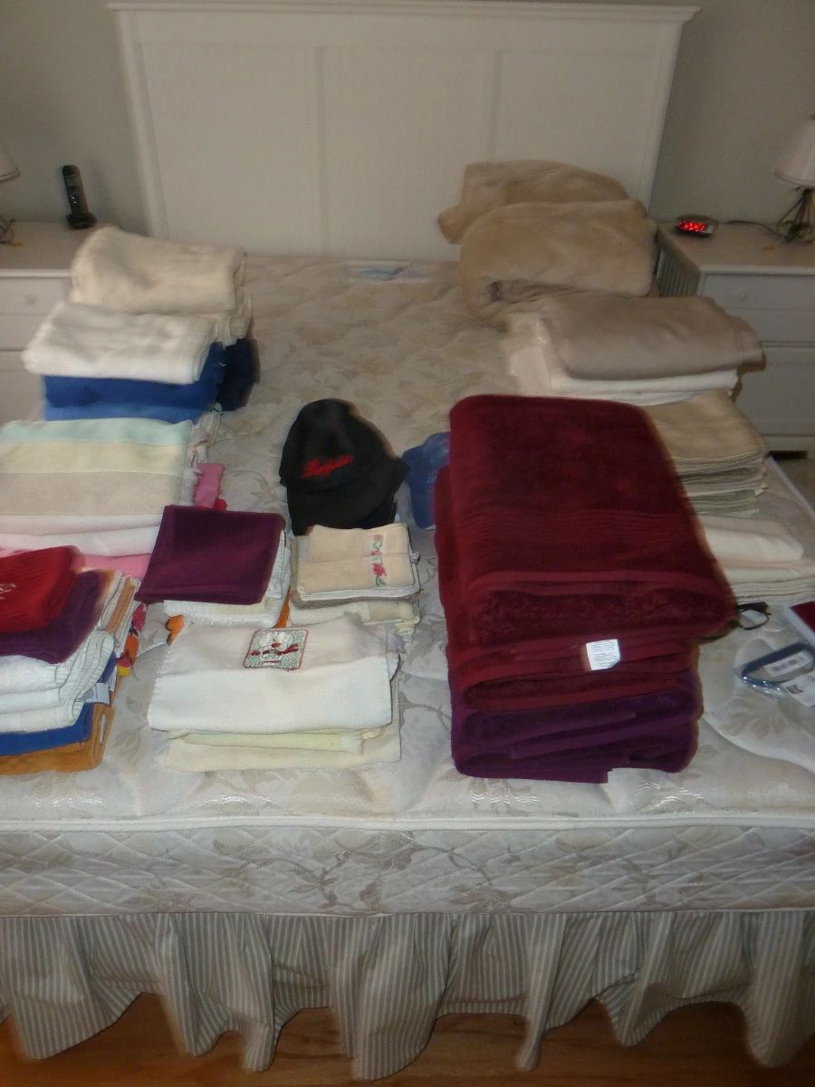 Assorted Bath Towels & Linens Grouping