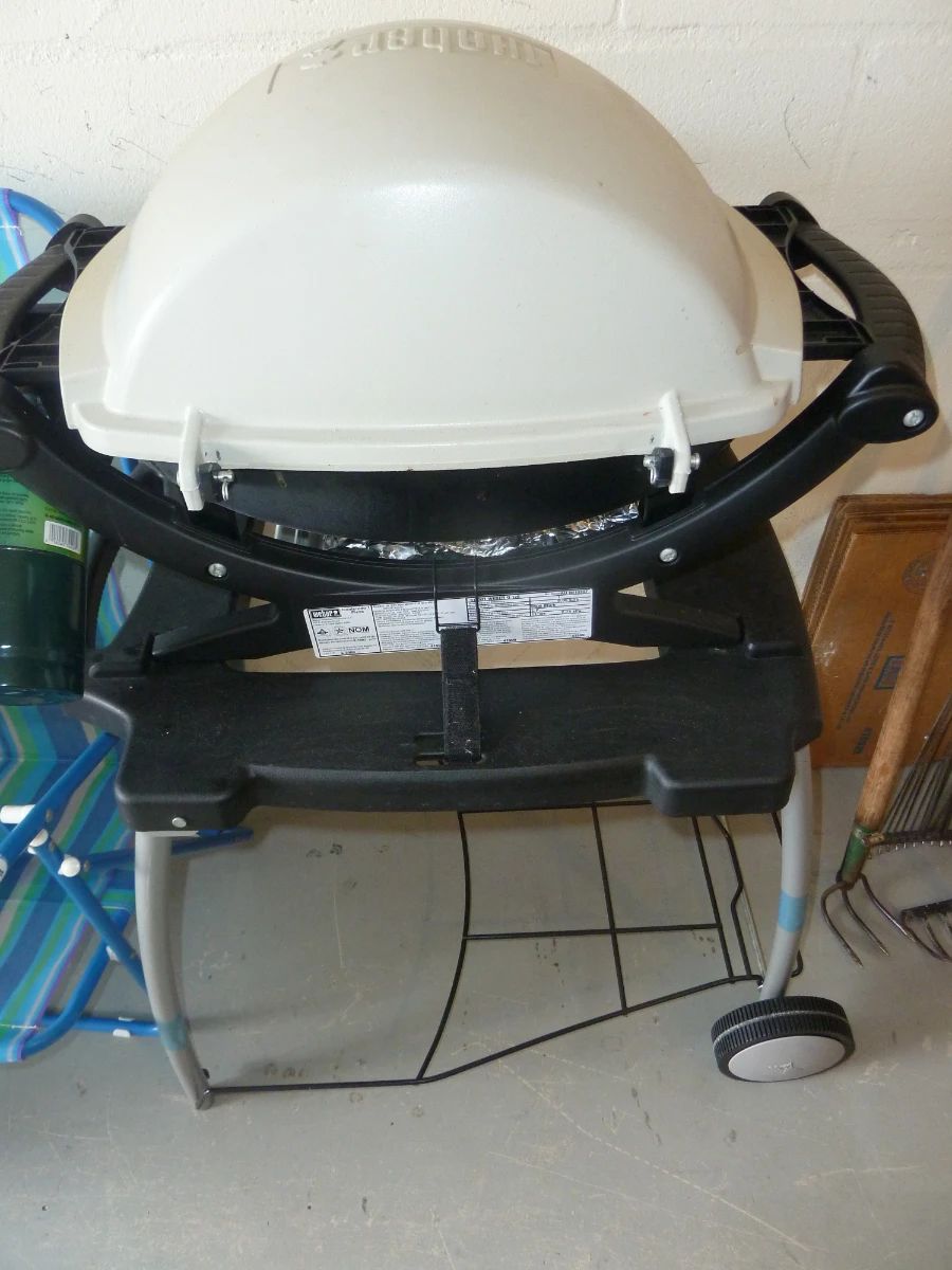 Weber Q 1000 Portable Propane Grill