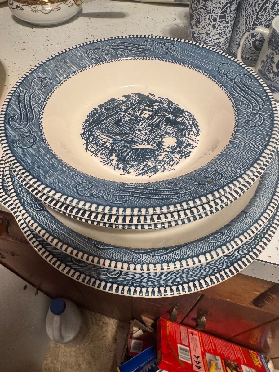 Bits and Pieces in Arlington - Grandma’s House Is Packed!
