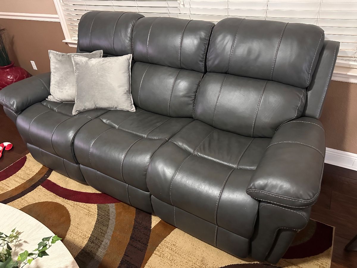 Cape Coral, Estate sale hosted by House Of Consignment