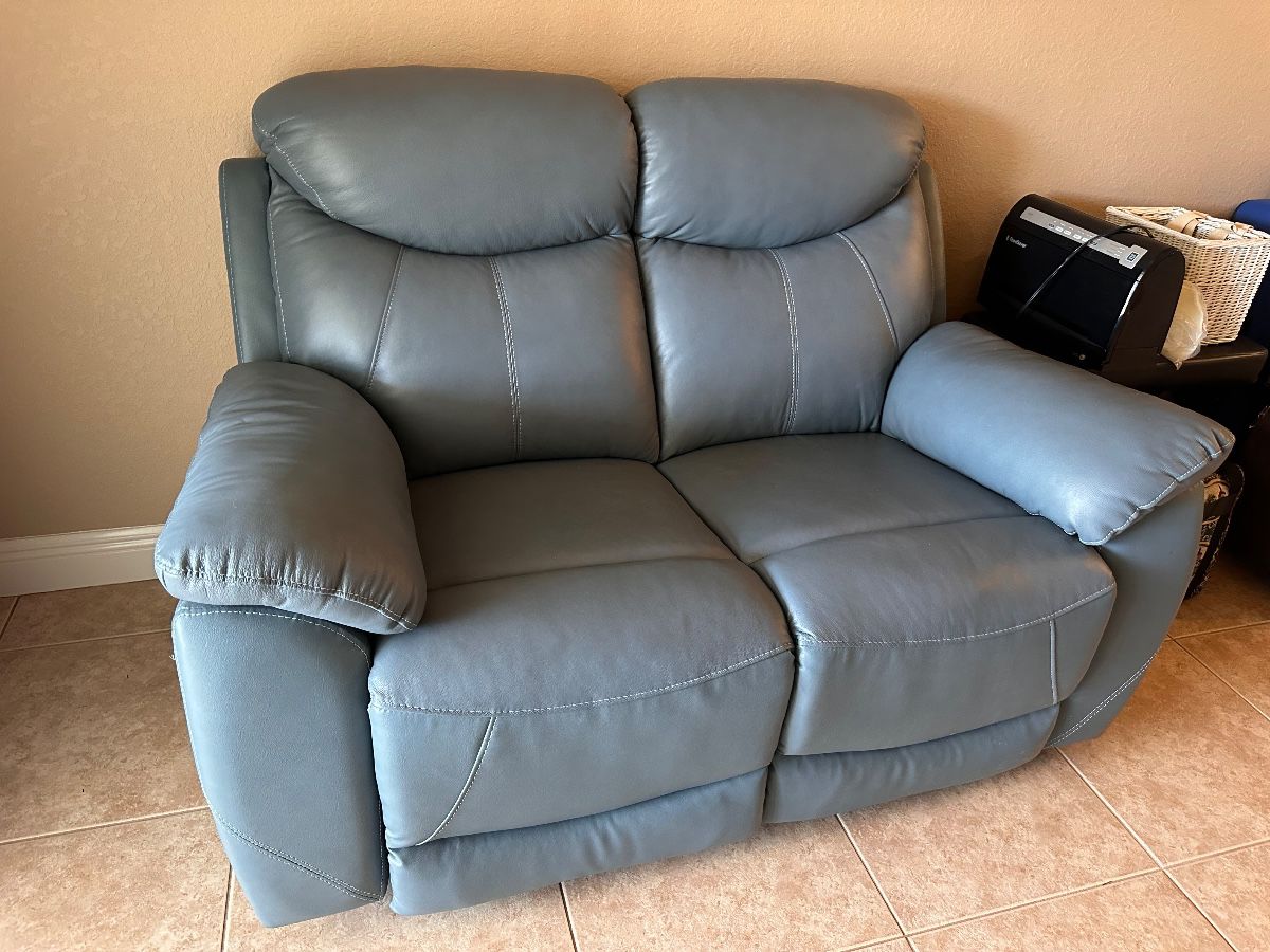 Cape Coral, Estate sale hosted by House Of Consignment