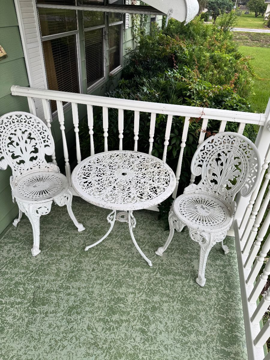Estate Sale in Silver Springs (WARNING: THIS IS A SMOKERS HOME!)