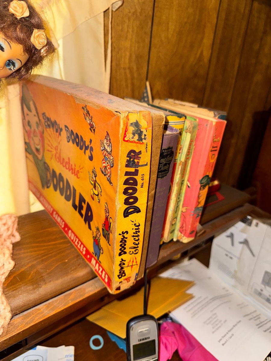 Estate Sale in Silver Springs (WARNING: THIS IS A SMOKERS HOME!)