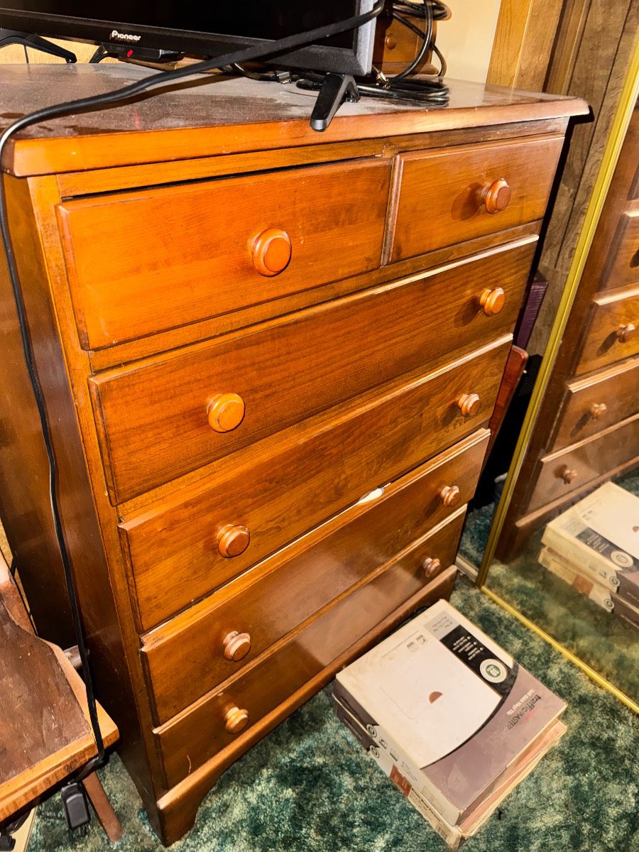 Estate Sale in Silver Springs (WARNING: THIS IS A SMOKERS HOME!)