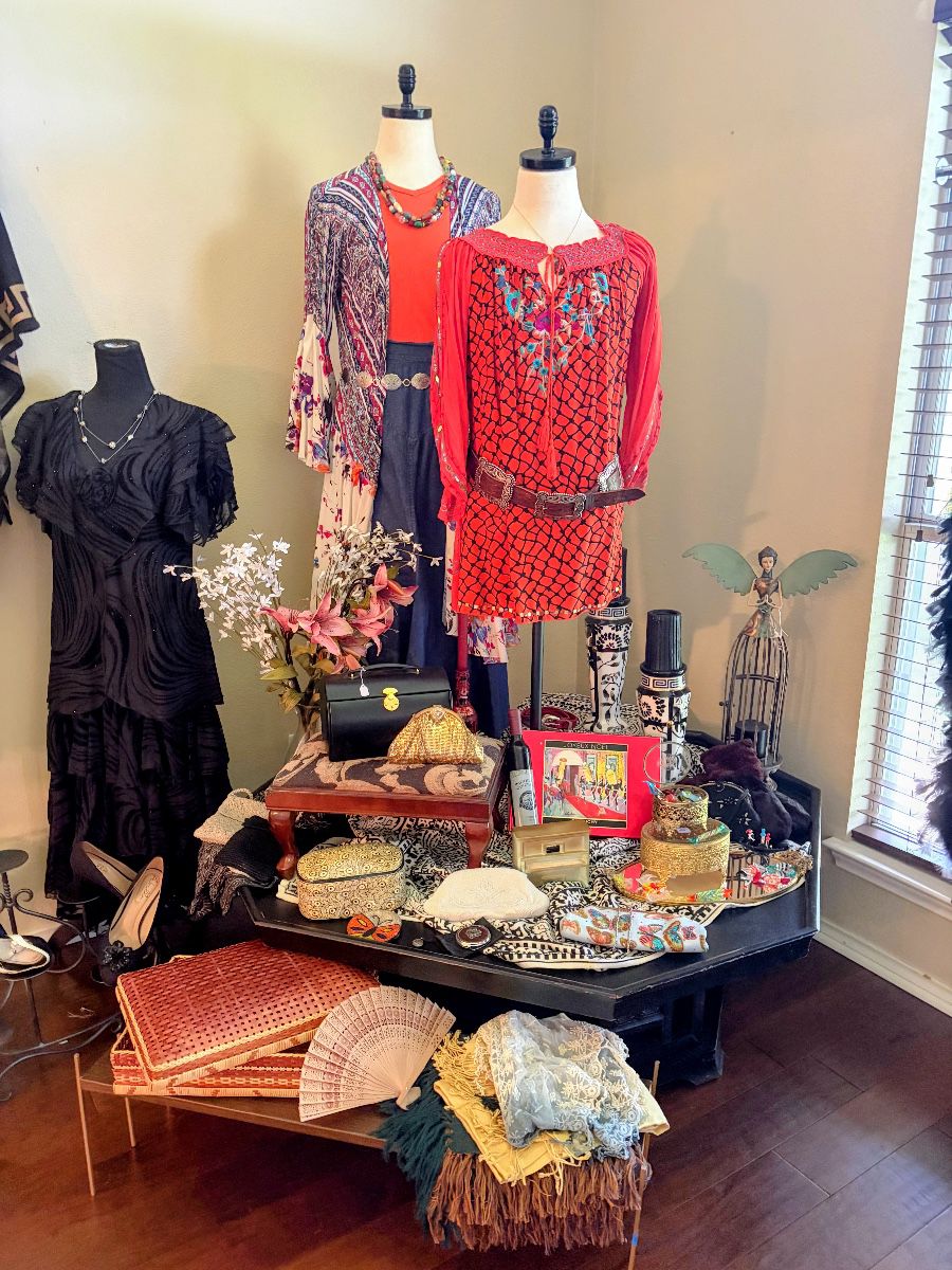 Lovely Hulen Bend Estate Sale