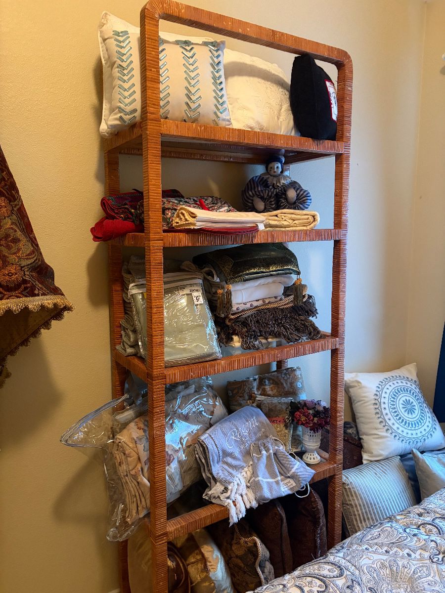 Lovely Hulen Bend Estate Sale
