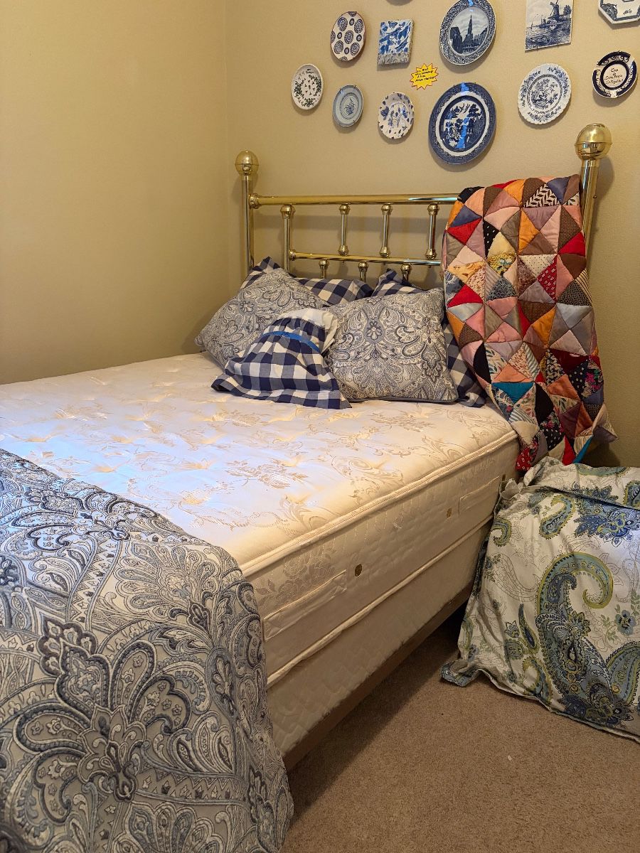 Lovely Hulen Bend Estate Sale