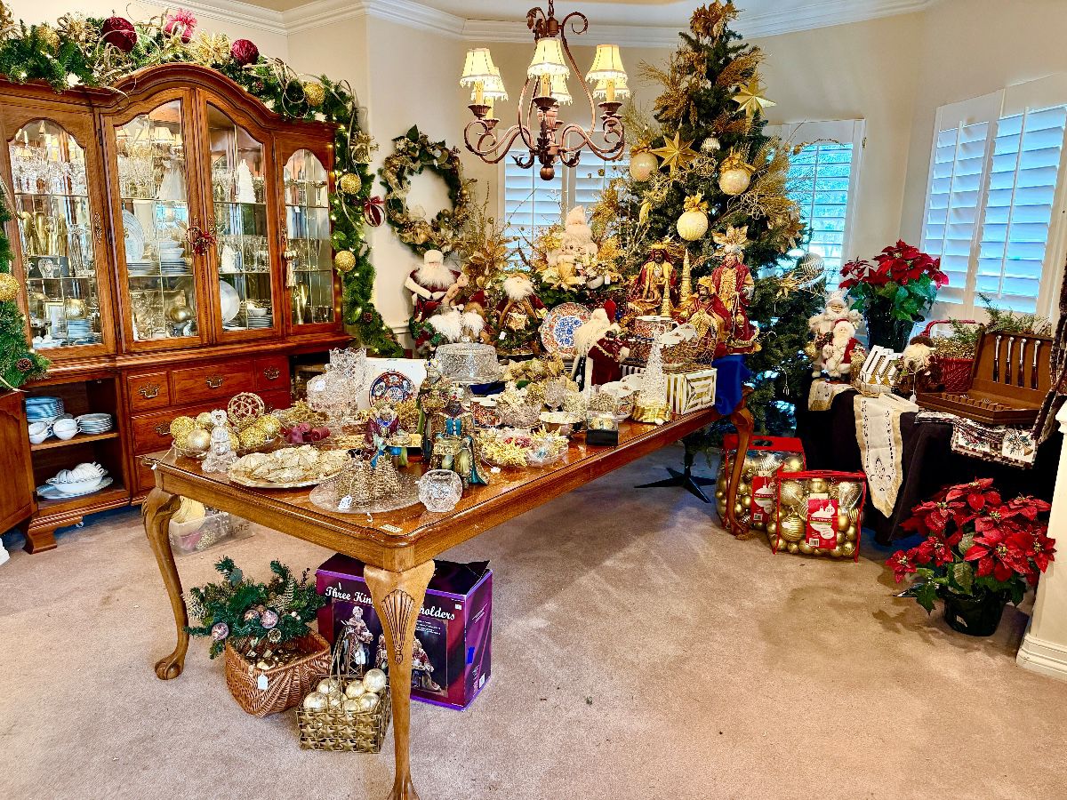 MASSIVE CHRISTMAS EXPLOSION STUFFED BOUTIQUES