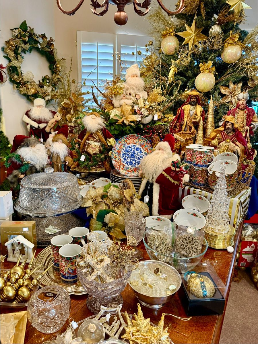 MASSIVE CHRISTMAS EXPLOSION STUFFED BOUTIQUES