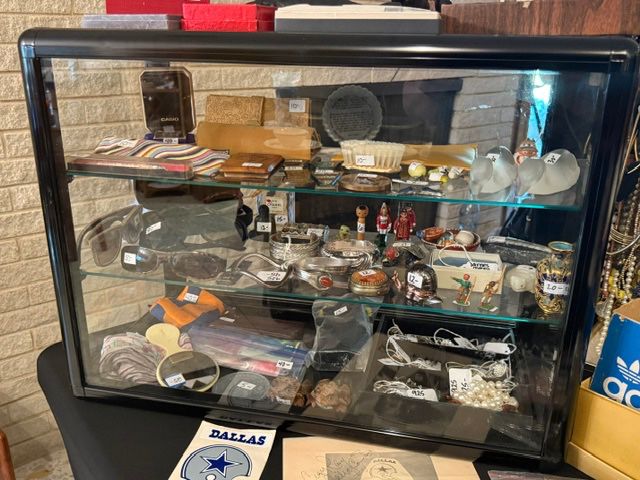 ~Incredible MCM in Preston Hollow! Vintage Fashion, Collectibles, Danish, Art, Accents, Outdoor..
