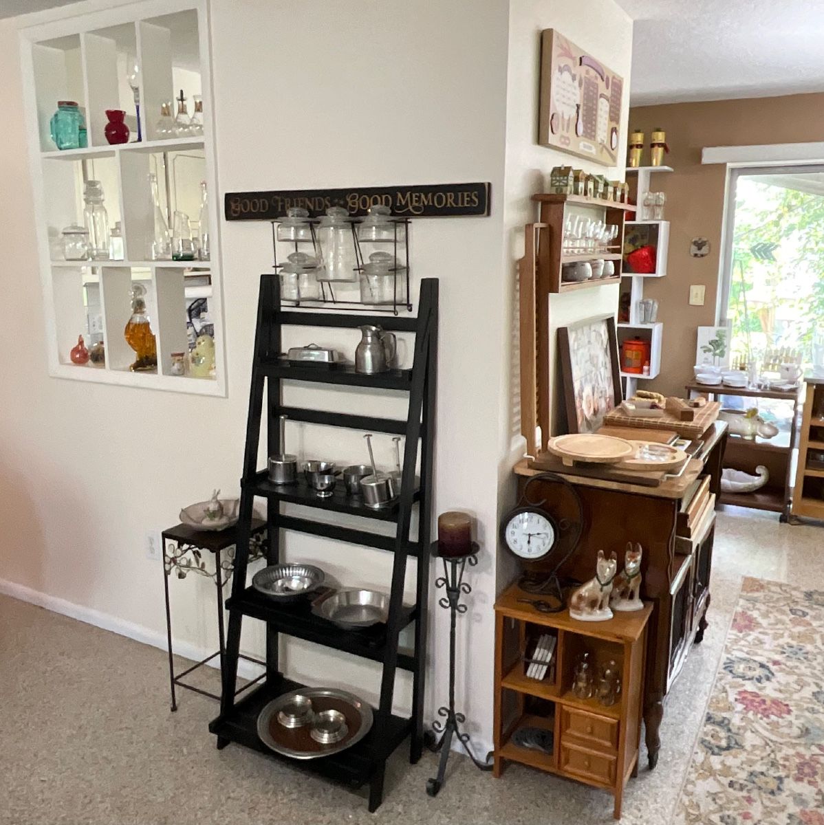 Great Sale in Melbourne!! House is Loaded with Vintage Decor & Collectibles!!