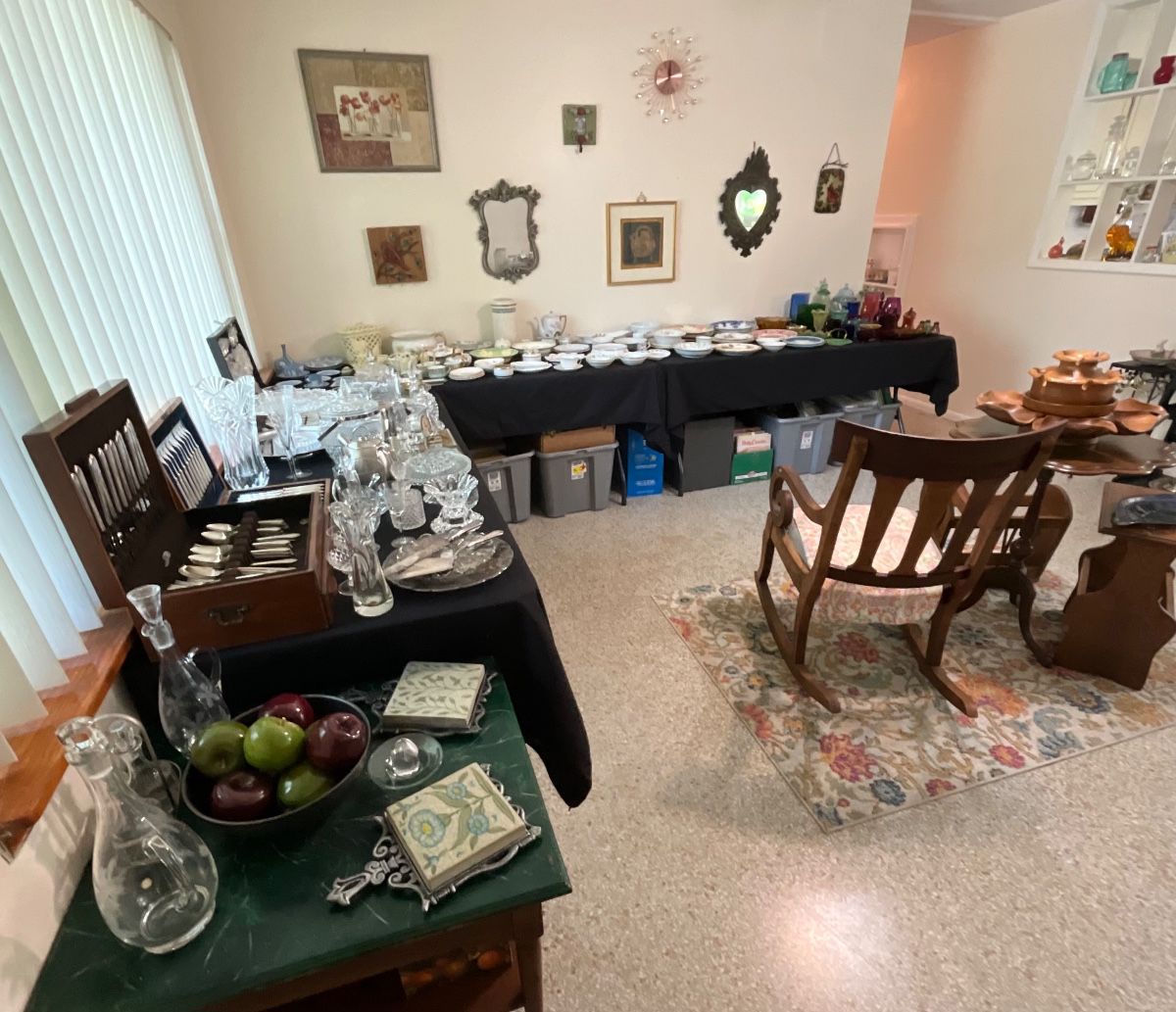Great Sale in Melbourne!! House is Loaded with Vintage Decor & Collectibles!!
