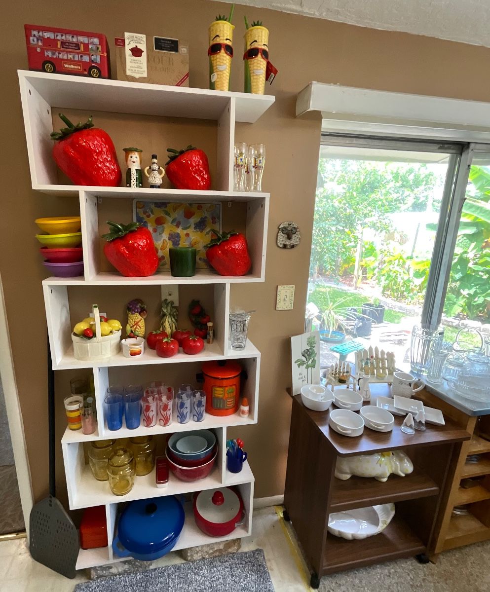 Great Sale in Melbourne!! House is Loaded with Vintage Decor & Collectibles!!