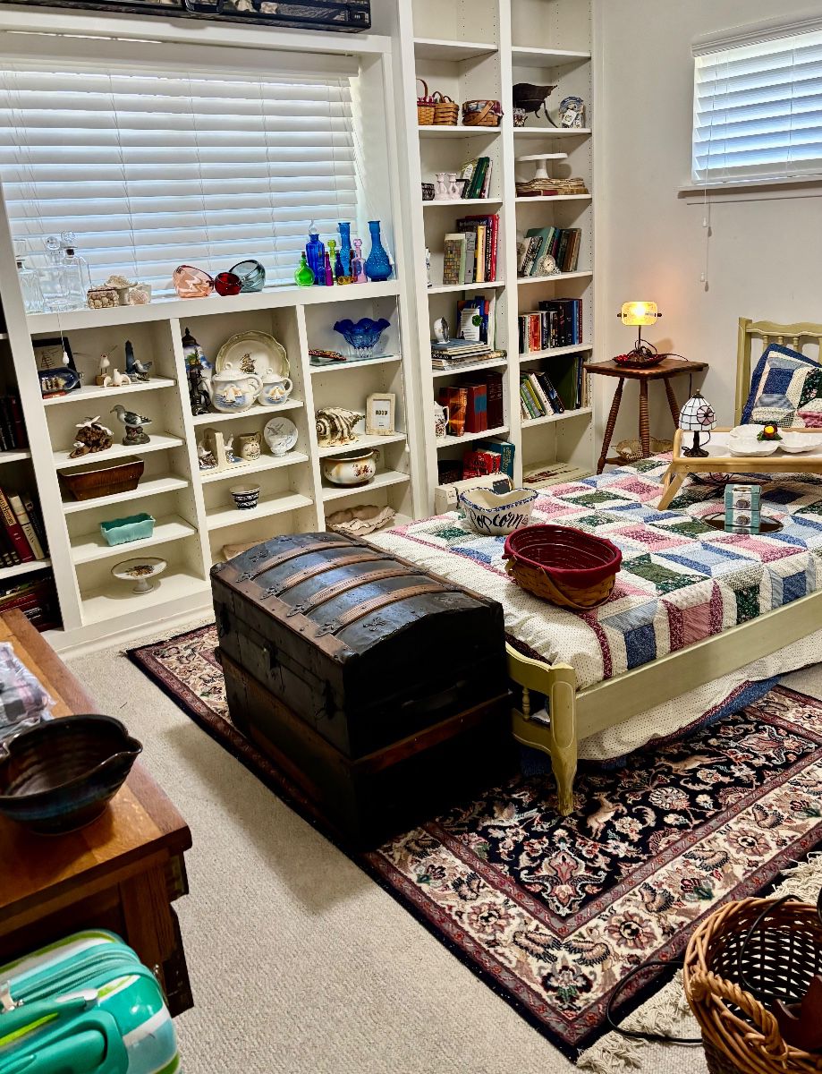 Vintage, Vintage, Vintage!!! Glassware, Clothes, Furniture, Collectibles! More!