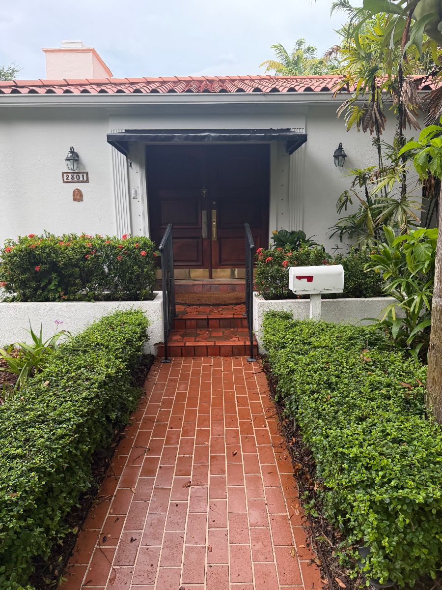 Coral Gables No. Greenway Dr. Beautifully Appointed Home.
