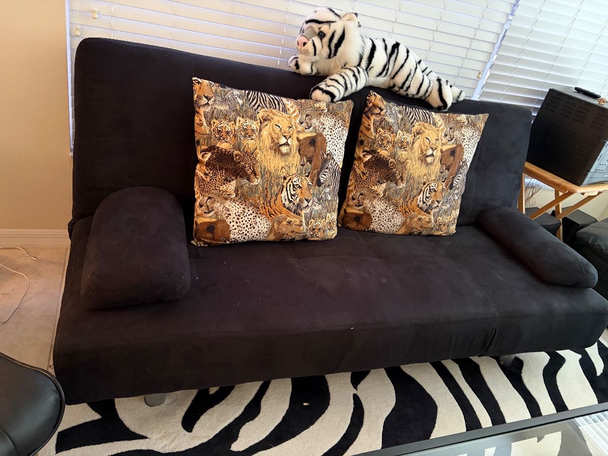 FROM EMMETT THE CLOWN COLLECTION TO XMAS DECOR & MORE !
