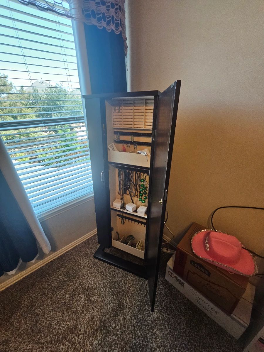 MODERN FURNITURE & APPLIANCE POTPOURRI ESTATE SALE BY ALAMO AZTEK ESTATE SALES DFW